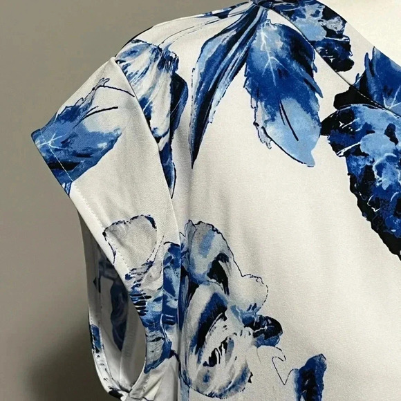 Karl Lagerfeld Paris Bow Knit Floral Blouse - Picture 4 of 11